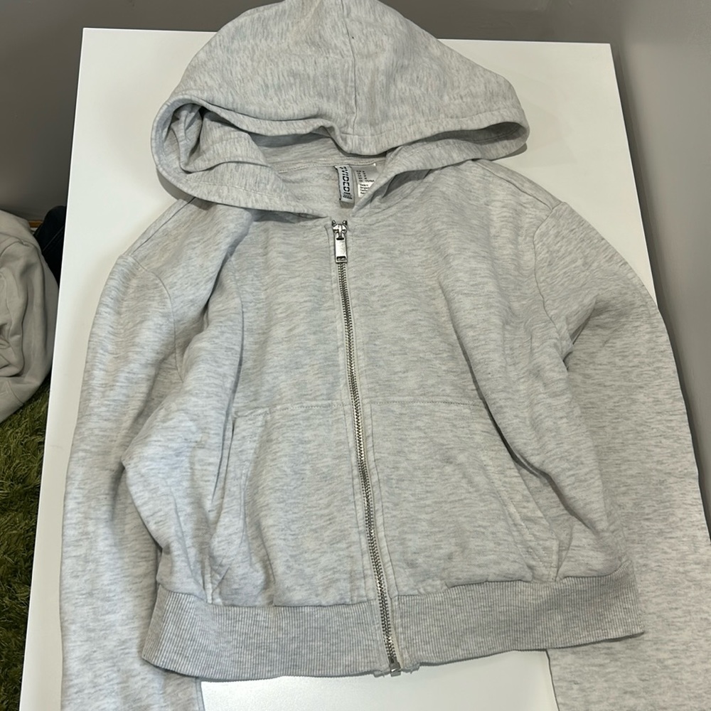 H&M DIVIDED Light grey Cropped sweater